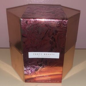 FENTY BEAUTY Fairy Bomb Glittering Pom Pom